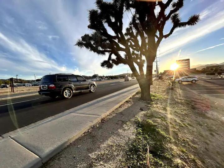 Serene Modern Home Backdoor With Great Wifi, Games, Movies, Patio Seating And Bbq Easy Access To North Joshua Tree National Park In 10 Minutes Twentynine Palms Ngoại thất bức ảnh